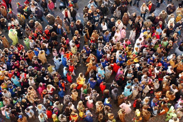 Biased. Negative. Remote. News industry gets low marks from Brits and Americans