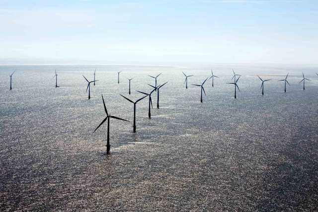 Offshore wind farm - VICTOR DE SCHWANBERG/SCIENCE PHOTO LIBRARY