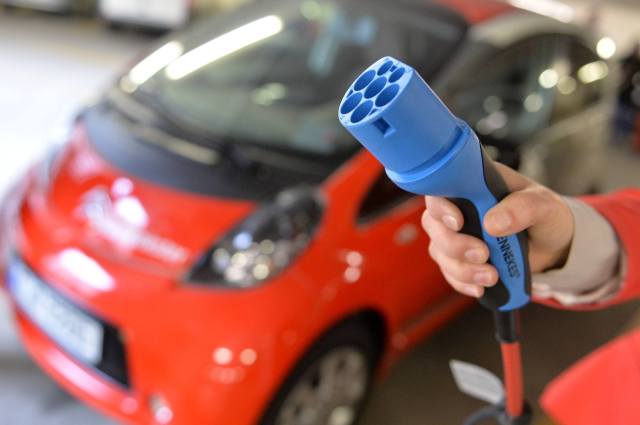 $10 a barrel for oil? The age of the electric car is closer than you think