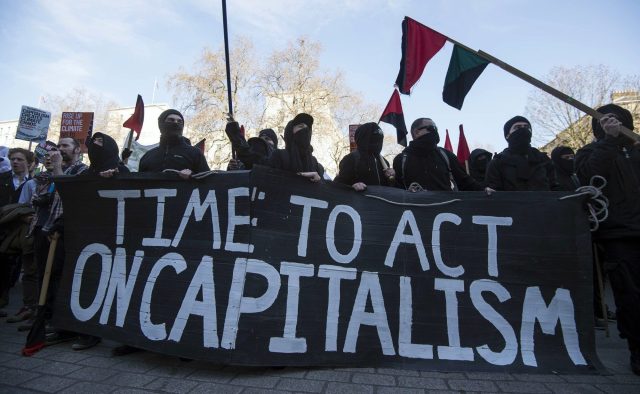 Anti-capitalist demonstrators outside Downing Street. Credit : NIKLAS HALLE'N/Getty Images
