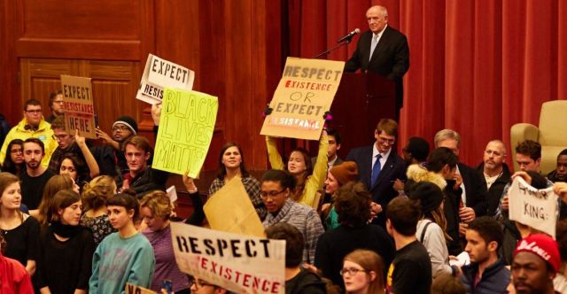 Students at Middlebury College, USA protest against Charles Murray. 