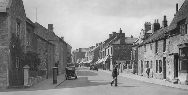A Northamptonshire high street in the good old days. Credit: Fox Photos/Hulton Archive/Getty Images