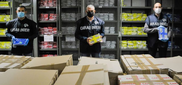 Police seize cocaine in Italy. Credit: Laura Lezza/Getty Images