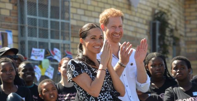 Let the plane take the strain. Photo: COURTNEY AFRICA/POOL/AFP via Getty Images
