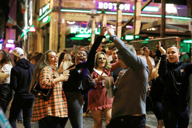 Last night in Liverpool before the long winter. Photo by LINDSEY PARNABY/AFP via Getty Images