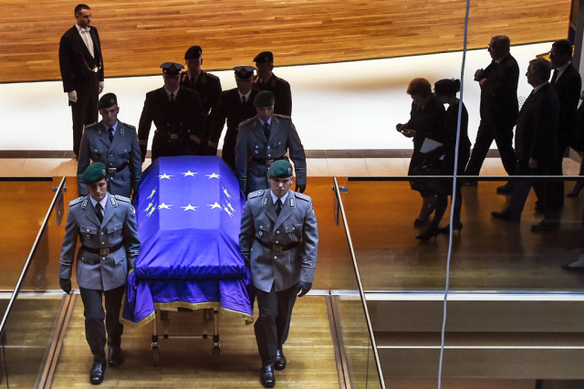 European military personnel carry the coffin of late German Chancellor Helmut Kohl, one of the great figures of European unification. Photo by SEBASTIEN BOZON/AFP via Getty Images