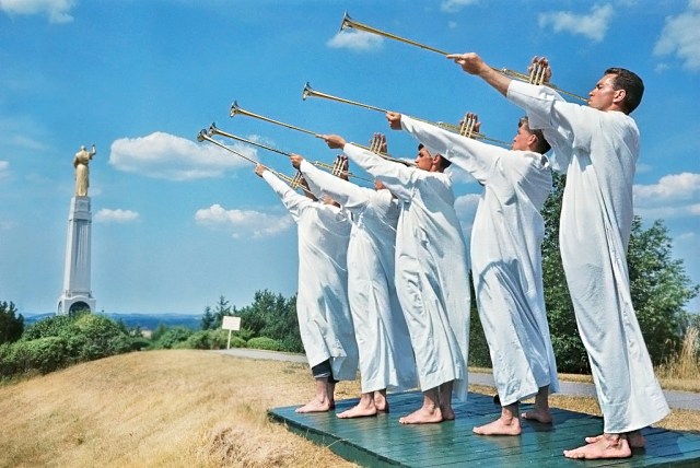 Why utopias always fail