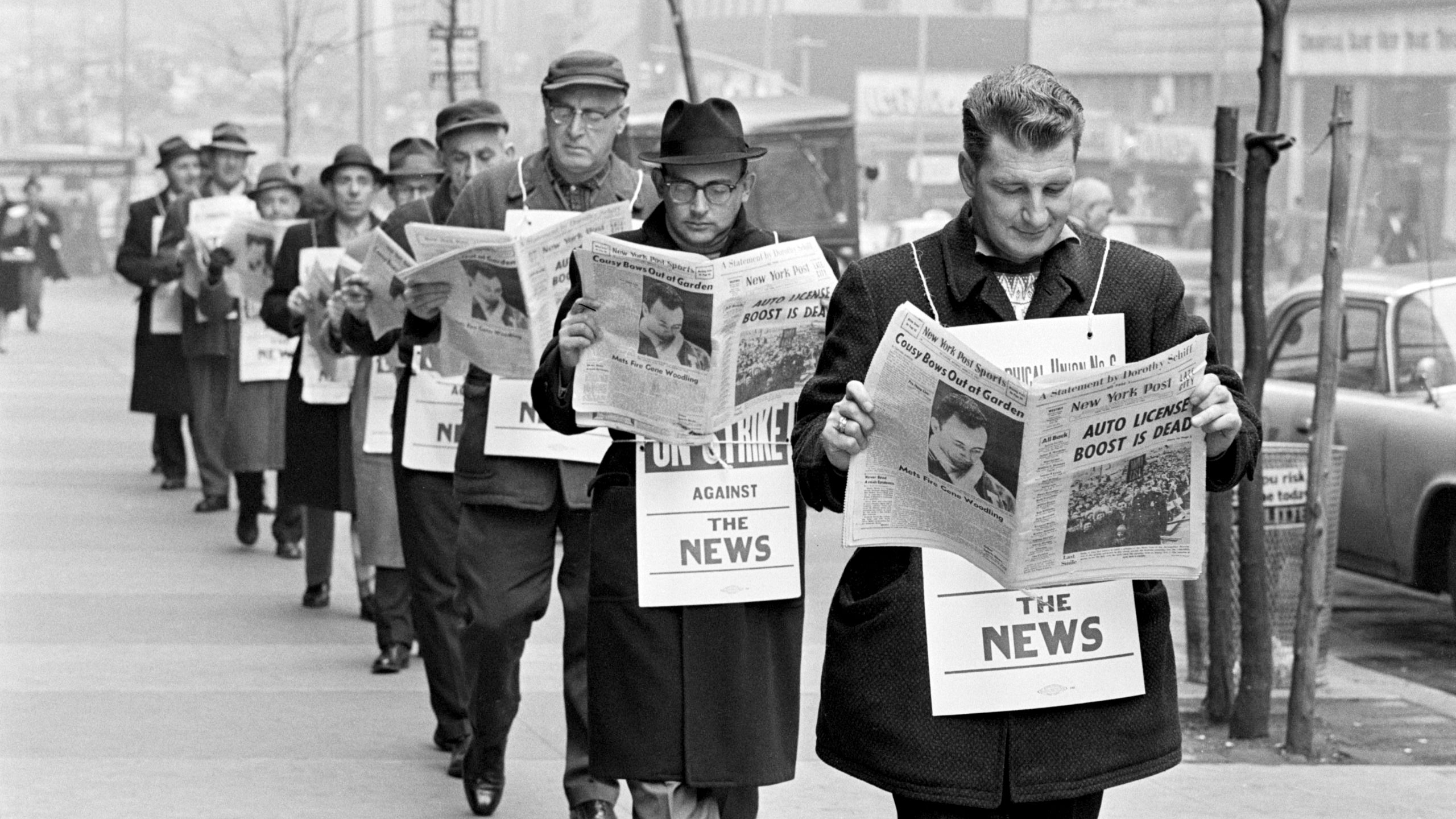 Newspaper and tv. A History of News.