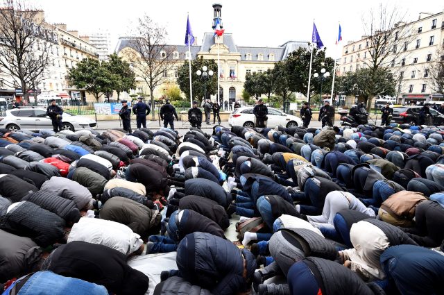 France’s mega-mosque problem