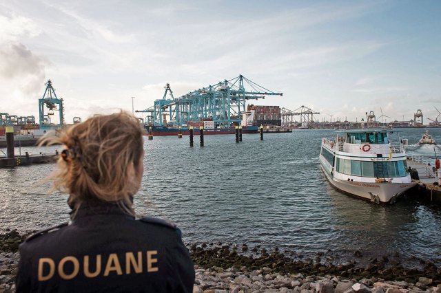 Acustoms officer during a press conference about cocaine intercepted in the Antwerp and Rotterdam harbours (KRISTOF VAN ACCOM/BELGA MAG/AFP via Getty Images)