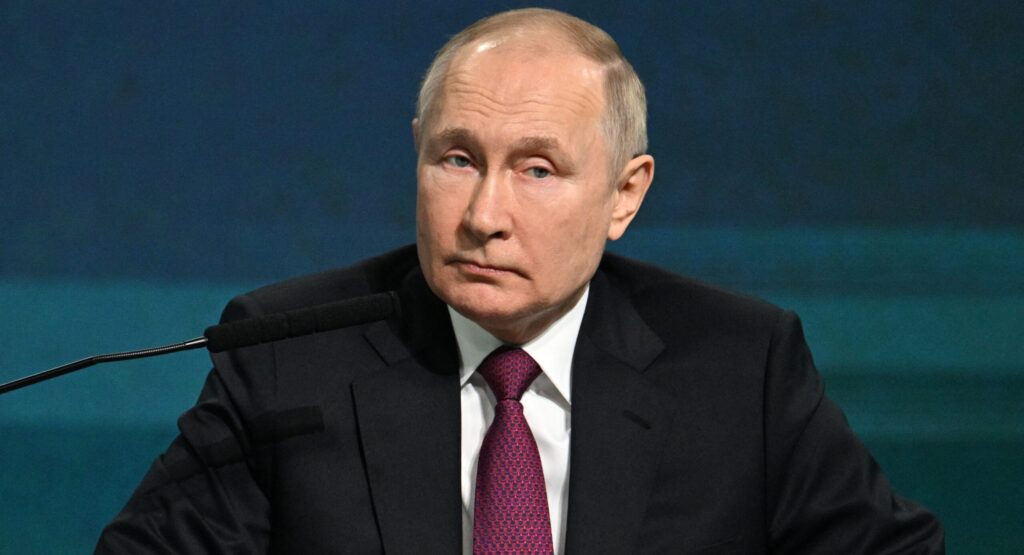 Падение рубля свидетельствует о трещинах в российской военной экономике