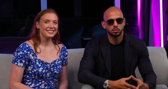 Smiling or grimacing (Credit: Instagram/justpearlythings1)