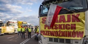 Poland's truckers blockade border with Ukraine