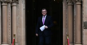 DUP survival on the line after Jeffrey Donaldson resignation