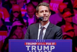 Will Tony Hinchcliffe's Puerto Rico joke flip Latino voters?