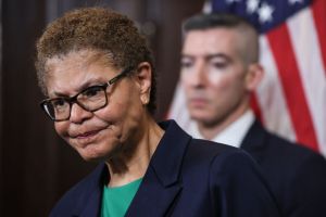 Even Hollywood is turning on LA Mayor Karen Bass