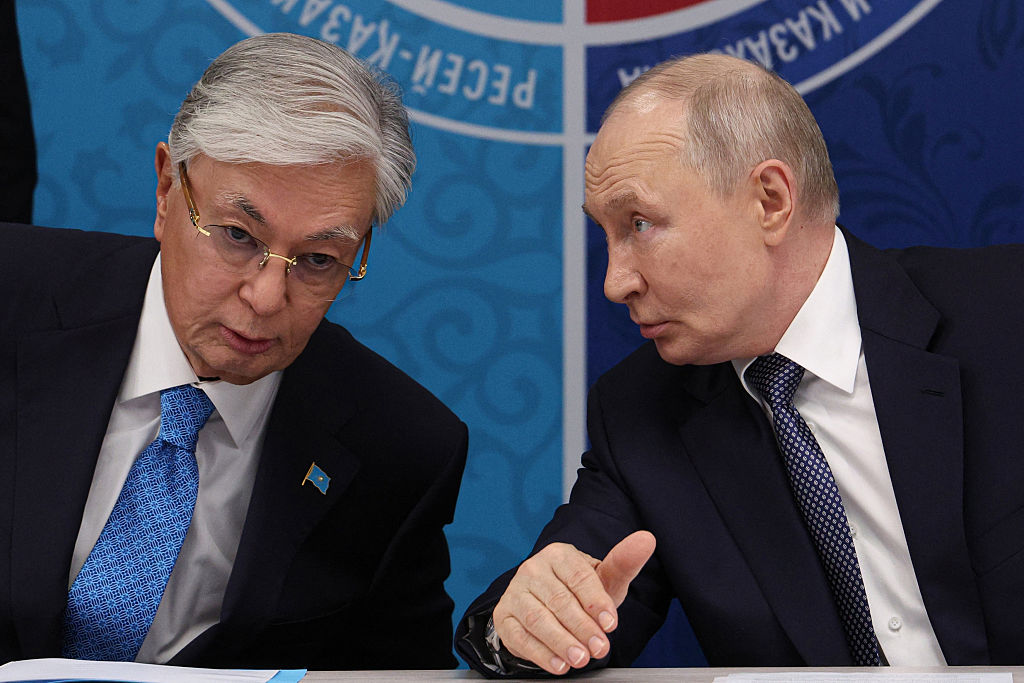 Kazakh President Kassym-Jomart Tokayev (L) met with Putin in Omsk on Saturday. Credit: Getty