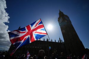 UK net migration set to fall to lowest level since 1997